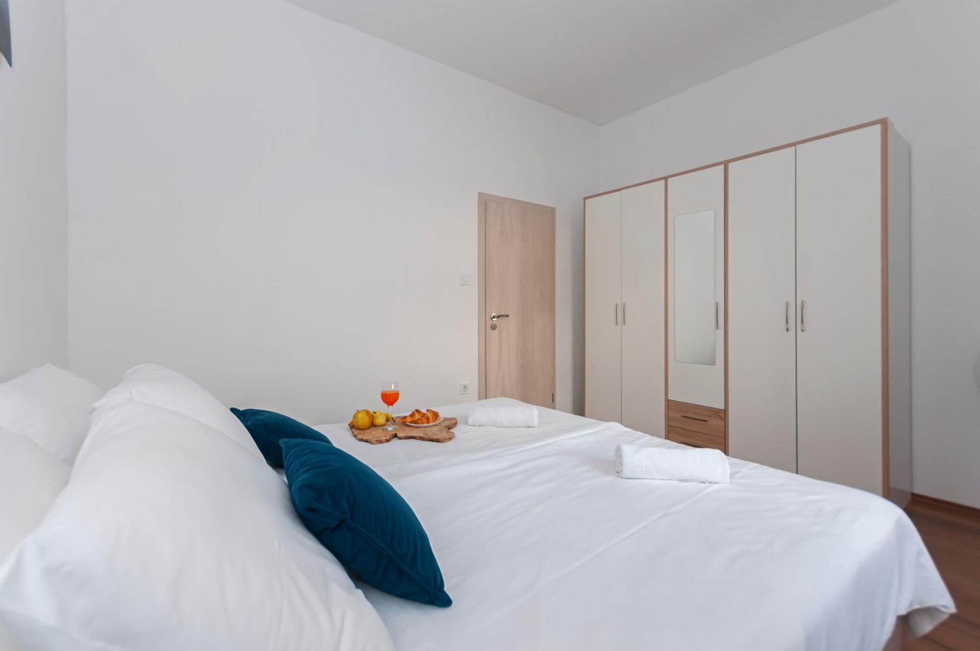 Tanja Apartment Омиш Экстерьер фото