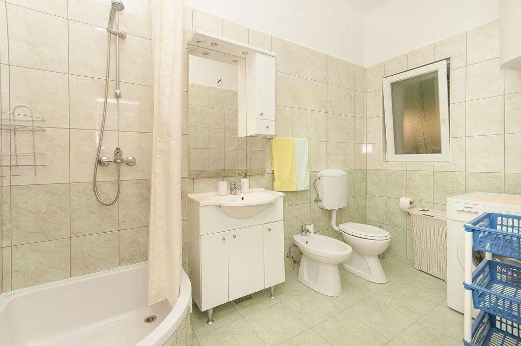 Tanja Apartment Омиш Экстерьер фото
