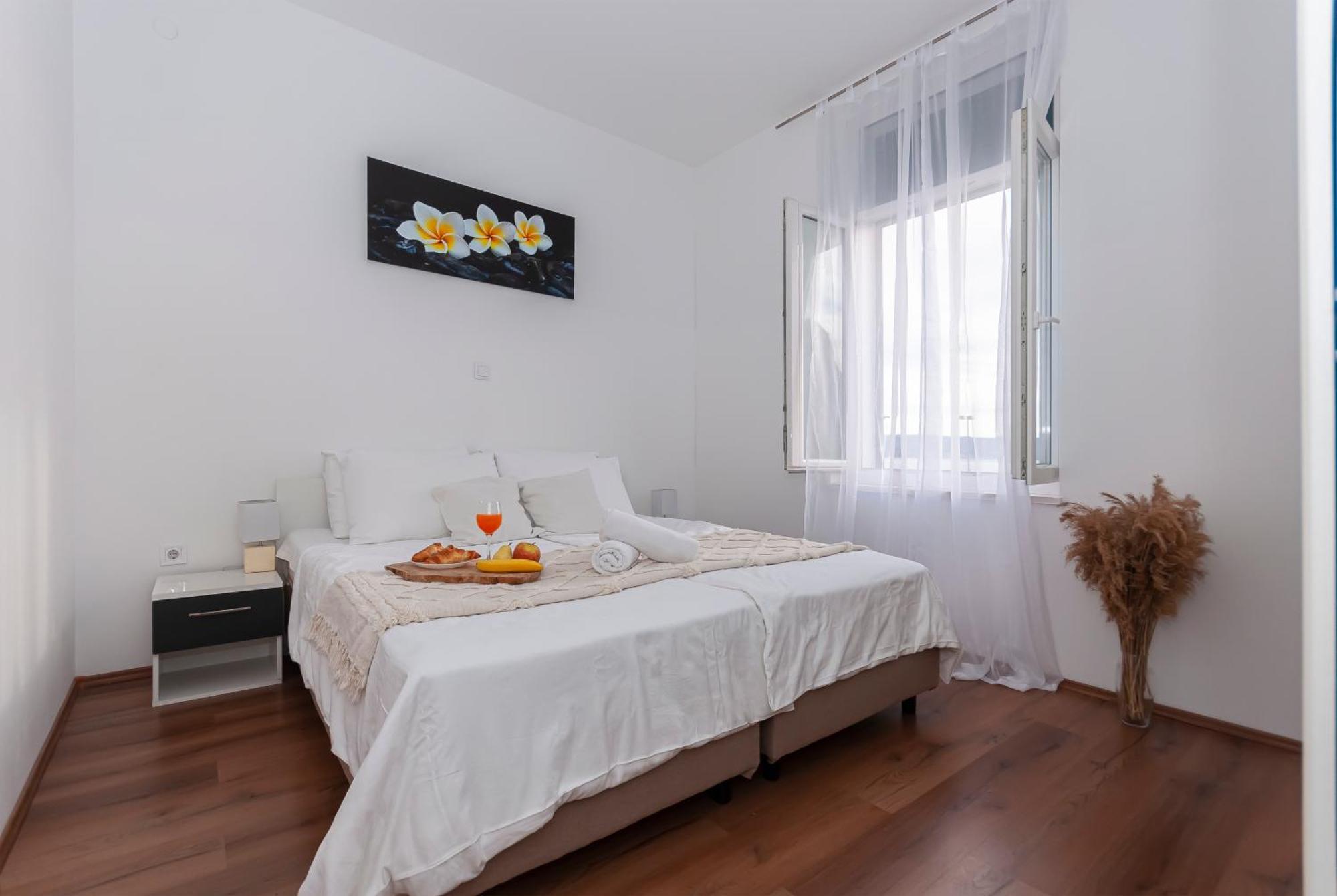 Tanja Apartment Омиш Экстерьер фото