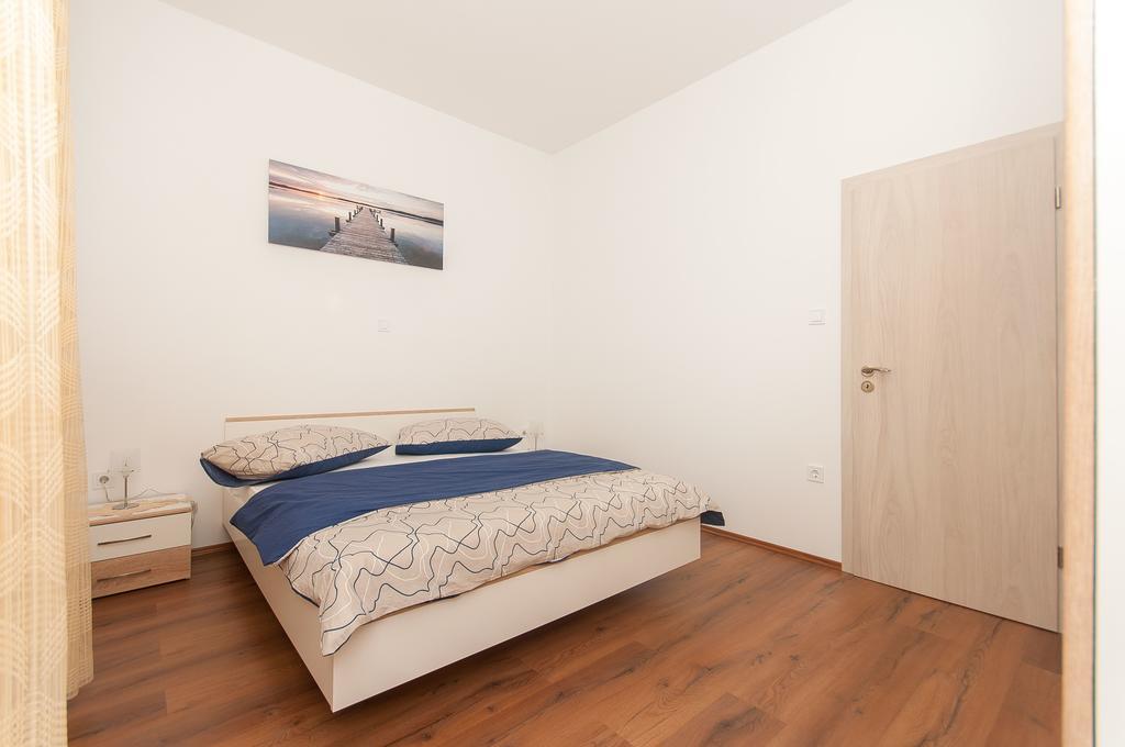 Tanja Apartment Омиш Экстерьер фото
