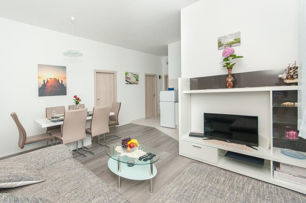 Tanja Apartment Омиш Экстерьер фото